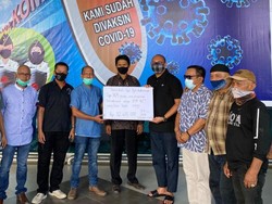 Andre Rosiade Serahkan Bantuan IKM untuk Korban Bencana NTT