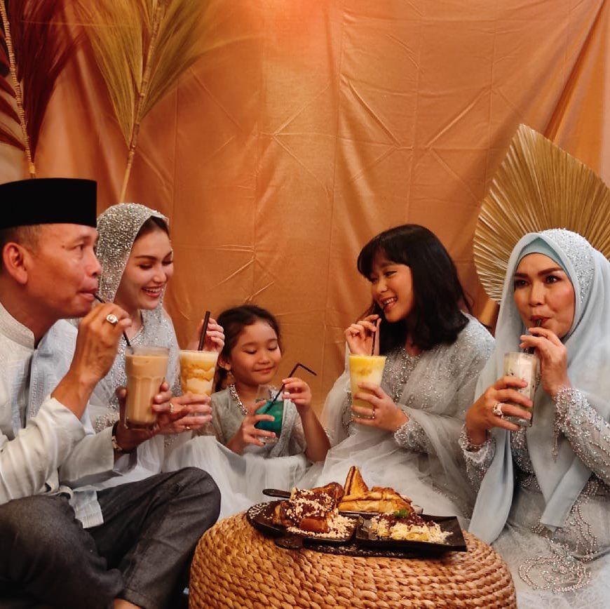 Ayah Ayu Ting Ting Foodies yang Doyan Makan Bareng Keluarga
