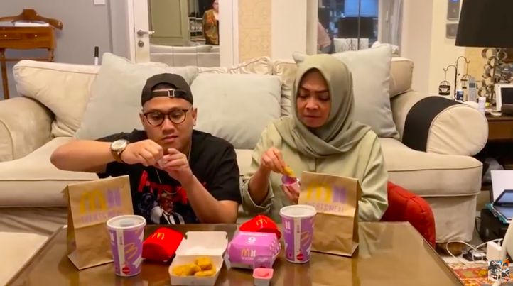 Demam BTS Meal, Ini Komentar Ria Ricis hingga Mama Rieta Soal Rasanya