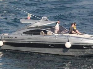Mark Zuckerberg Liburan Ditemani Wanita Misterius di Hawaii Mark Zuckerberg Liburan Ditemani Wanita Misterius di Hawaii