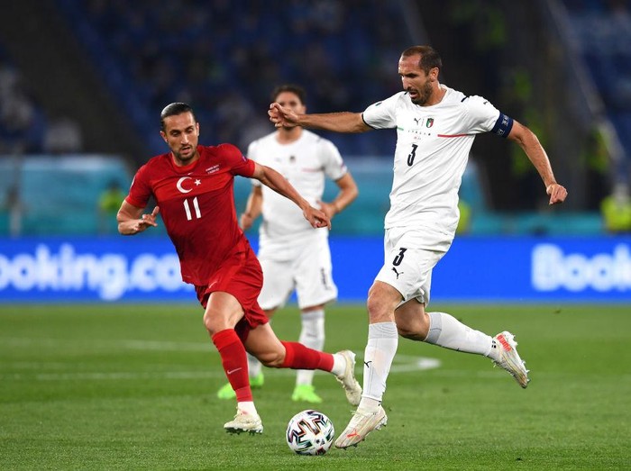 ROME, ITALY - JUNE 11: Giorgio Chiellini of Italy runs with the ball whilst under pressure from Yusuf Yazici of Turkey during the UEFA Euro 2020 Championship Group A match between Turkey and Italy at the Stadio Olimpico on June 11, 2021 in Rome, Italy. (Photo by Claudio Villa/Getty Images)