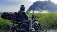 Kebakaran di Kilang Cilacap Jadi Tontonan Warga