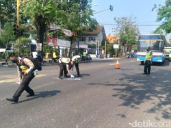 5 Kendaraan Kecelakaan Beruntun di Pasuruan, Seorang Guru Tewas
