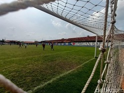 Lapangan Bola di Karawang: Dari Tanah Merah Jadi Rumput Standar FIFA