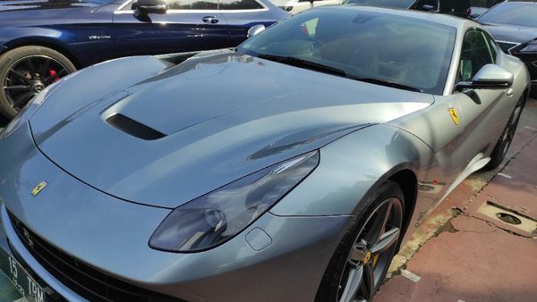 Penampakan Deretan Mobil Mewah Sitaan Kasus ASABRI yang Akan Dilelang