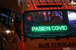 Foto Populer Sepekan: Antrean BTS Meal-Klaster COVID-19 Kian Bertambah