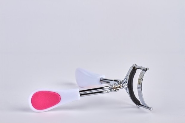 Pilih Bahan yang Aman/Foto: freepik.com Cara Memilih Penjepit Bulu Mata Bagus