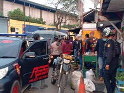 22 Preman Pungli ke Sopir Truk di Jakbar Ditangkap, Senjata Tajam Disita