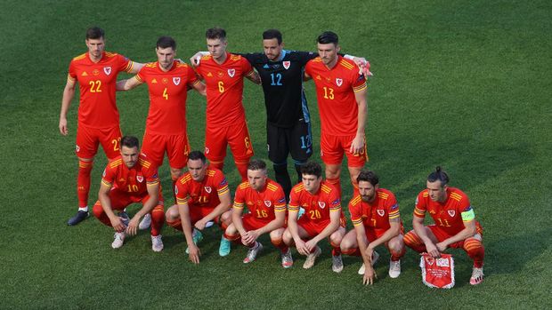 Soccer Football - Euro 2020 - Group A - Wales v Switzerland - Baku Olympic Stadium, Baku, Azerbaijan - June 12, 2021 Wales team group before the match Pool via REUTERS/Naomi Baker