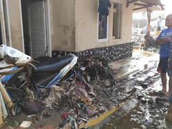 Tanggul Sungai Cisunggalah Solokan Jeruk Jebol, 159 Rumah Rusak