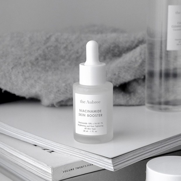 Serum niacinamide yang mampu menghilangkan bekas jerawat sekaligus membuat kulit lebih sehat dan awet muda.