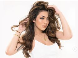 Gaya 10 Artis Cantik Pakai Tank Top, Celine Evangelista bak Pemain Telenovela