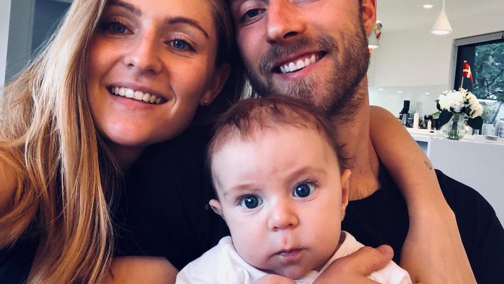 8 Potret Kemesraan Christian Eriksen dengan Shabrina, Pacarnya Selama 9 Tahun 8 Potret Kemesraan Christian Eriksen dengan Shabrina, Pacarnya Selama 9 Tahun