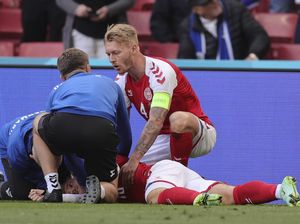 Cepat Tolong Eriksen, Kapten Simon Kjaer Dipuji Netizen Dunia Cepat Tolong Eriksen, Kapten Simon Kjaer Dipuji Netizen Dunia