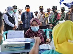Tinjau Vaksinasi, Gubernur Sebut COVID-19 di Sumenep BOR ICU Nol-Isolasi 19%