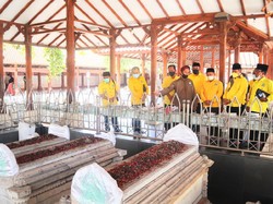 Ziarah ke Makam Wali, Sarmuji: Semoga Allah Tuntun ke Jalan Kebaikan