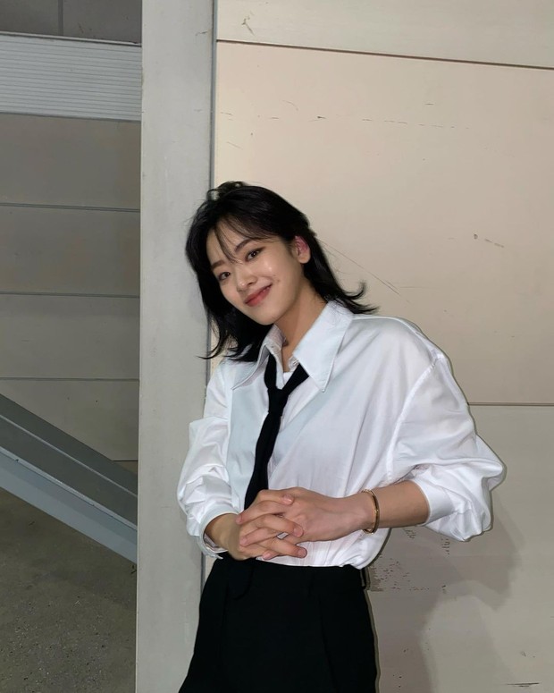 Hershey cut/instagram.com/i_icaruswalks Gaya rambut Hershey potongan layer texture dan sering menyertakan pinggiran penuh atau poni samping.