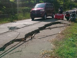 Awas, Jalur Alternatif Tulungagung-Trenggalek Ambles 3 Bulan Belum Diperbaiki Awas, Jalur Alternatif Tulungagung-Trenggalek Ambles 3 Bulan Belum Diperbaiki