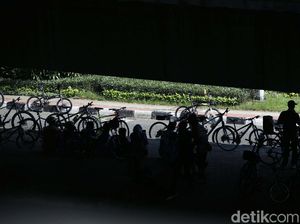 Kolong Jembatan Layang Tol Wiyoto Wiyono, Jadi Pilihan Warga Bersepeda