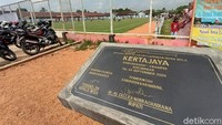 Lapangan bola ini terletak di Kecamatan Cikampek, Karawang dan diresmikan tahun 2020 oleh Bupati Karawang. (Foto: dok. detikcom/Yuda Febrian Silitonga)
