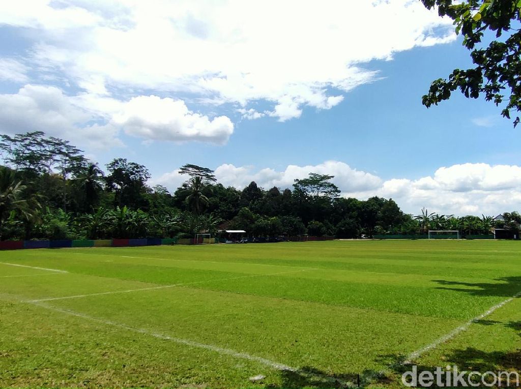 Lapangan Bola Desa Ini Kayak di Eropa, Markas MU alias Munding United! Lapangan Bola Desa Ini Kayak di Eropa, Markas MU alias Munding United!