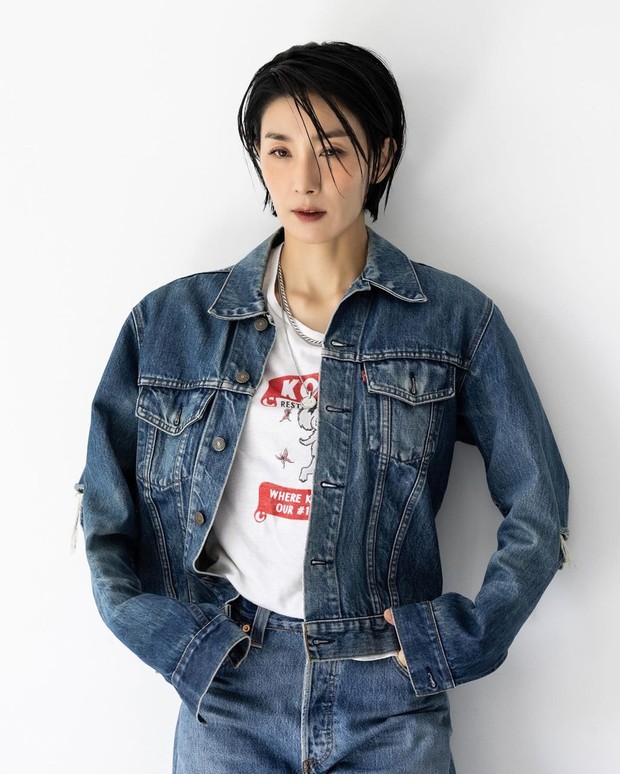 Layered jaw-length bob/instagram.com/keyeastofficial Gaya rambut ini sering disamakan seperti model rambut pixie, mungkin karena layered bob lebih fleksibel dalam hal gaya.