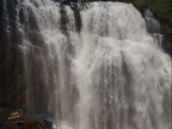 Pacu Adrenalin di Curug Cikondang, Berani?