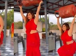 Perkasa! Wanita Ini Jago Angkat Tabung Gas Buat Masak