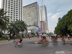 JLNT Kampung Melayu-Tanah Abang Ramai Pesepeda Road Bike Pagi Ini