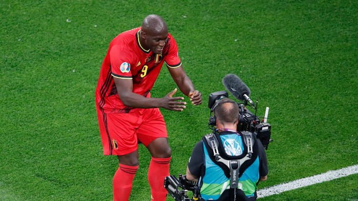 SAINT PETERSBURG, RUSSIA - JUNE 12: Romelu Lukaku of Belgium celebrates after scoring their sides first goal during the UEFA Euro 2020 Championship Group B match between Belgium and Russia on June 12, 2021 in Saint Petersburg, Russia. (Photo by Anton Vaganov - Pool/Getty Images)