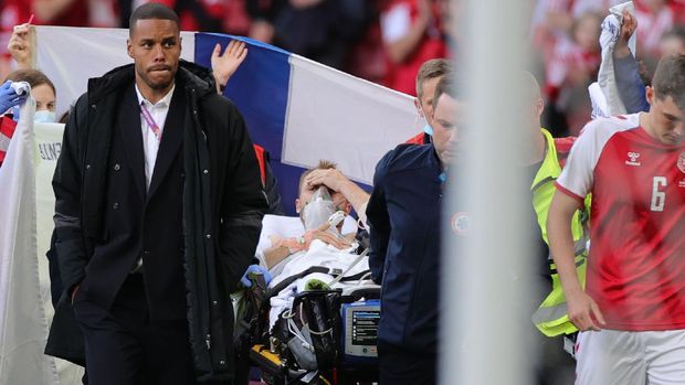 Soccer Football - Euro 2020 - Group B - Denmark v Finland - Parken Stadium, Copenhagen, Denmark - June 12, 2021 Denmark's Christian Eriksen is carried off after collapsing during the match Pool via REUTERS/Friedemann Vogel