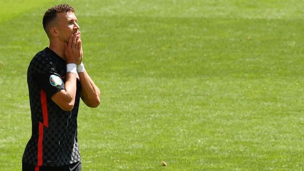 Soccer Football - Euro 2020 - Group D - England v Croatia - Wembley Stadium, London, Britain - June 13, 2021 Croatia's Ivan Perisic reacts after a missed chance Pool via REUTERS/Justin Tallis
