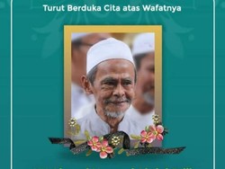 KH Nawawi Abdul Jalil Pengasuh Ponpes Sidogiri Pasuruan Wafat