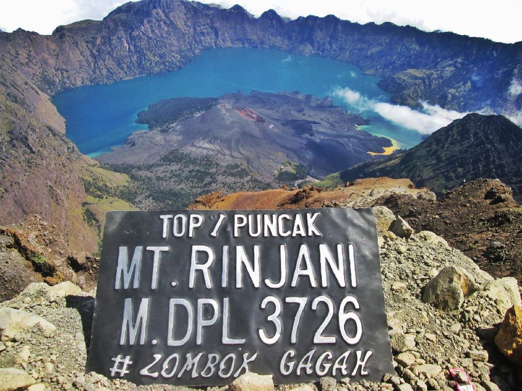 Cerita Mistis dari Gunung Rinjani, tentang 2 Puncak dan Pendaki Tersesat