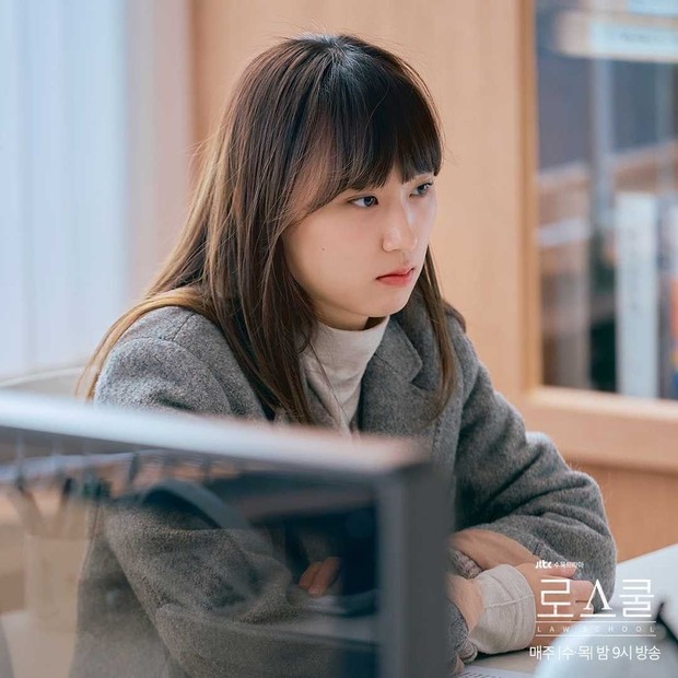 Tak hanya terkenal posesif, Virgo juga dikenal sebagai zodiak yang moody-an. Alasan Virgo menjadi moody, karena mereka tidak mendapatkan apa yang mereka inginkan.