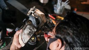 Wow! Miniatur Vespa Keren Ini Dibuat dari Pipa Bekas