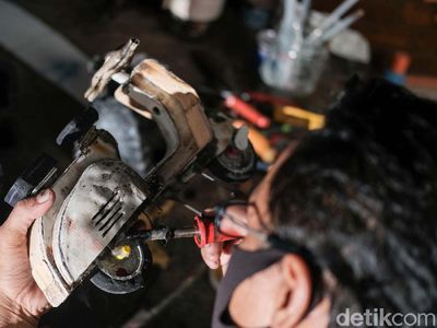 Wow! Miniatur Vespa Keren Ini Dibuat dari Pipa Bekas