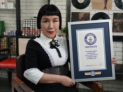 Ini Wanita dengan Bulu Mata Terpanjang di Dunia, Memecahkan Rekornya Sendiri