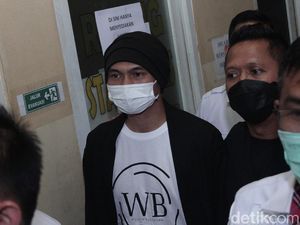 Anji yang Tampak Tenang Usai Terjerat Kasus Narkoba Anji yang Tampak Tenang Usai Terjerat Kasus Narkoba