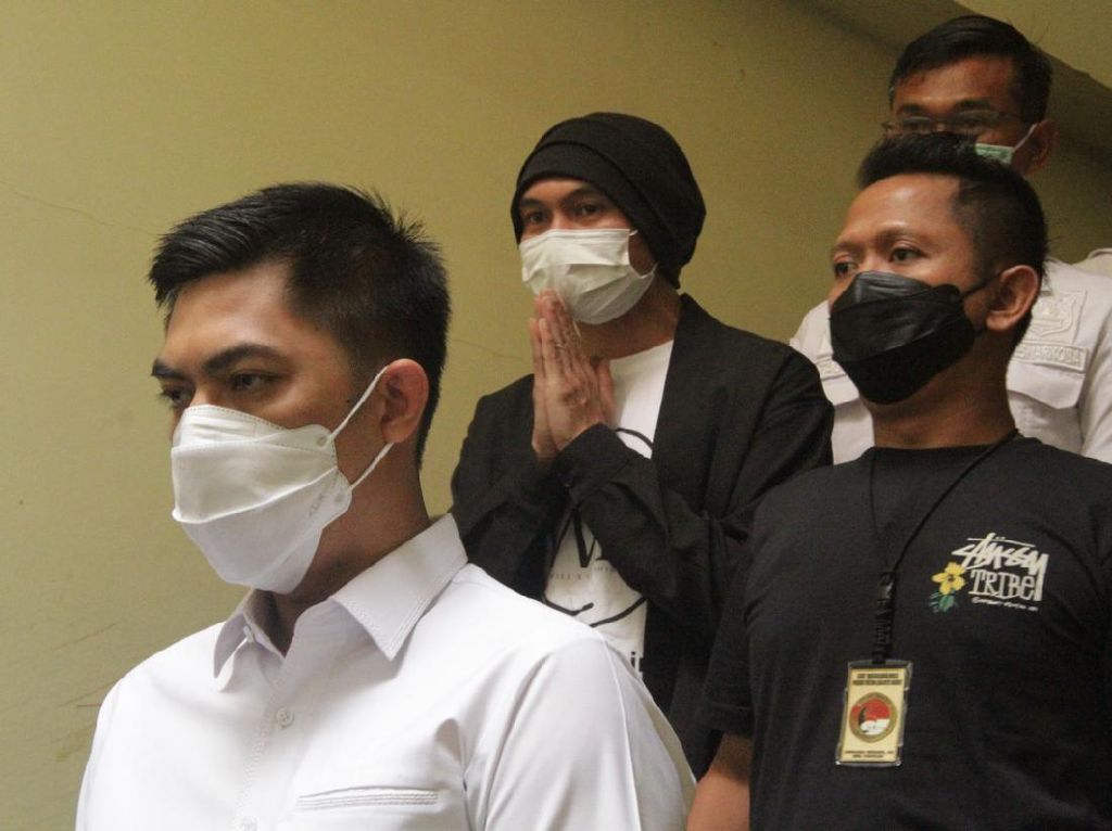 Anji Ditangkap Polisi Karena Ganja di Studio Sewaan Anji Ditangkap Polisi Karena Ganja di Studio Sewaan