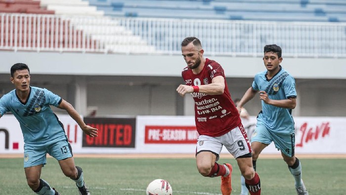 Bali United vs PSIM Yogyakarta untuk memajukan sepakbola terutama di kawasan Jateng-DIY