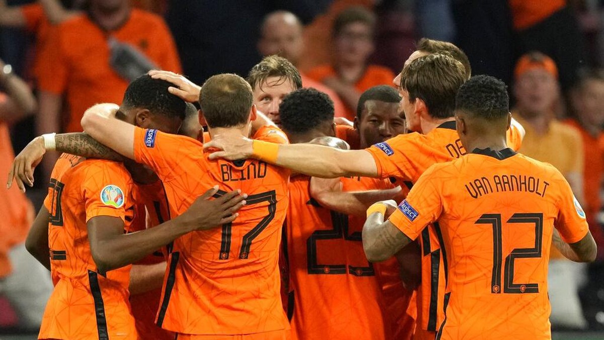 Sengit, Timnas Belanda kalahkan Timnas Ukraina 3-2 (AP/Peter Dejong)