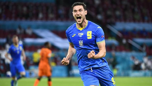 Belanda vs Ukraina di Euro 2020 Soccer Football - Euro 2020 - Group C - Netherlands v Ukraine - Johan Cruyff Arena, Amsterdam, Netherlands - June 13, 2021 Ukraine's Roman Yaremchuk celebrates scoring their second goal Pool via REUTERS/Piroschka Van De Wouw