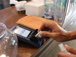 Inovatif! Dosen UPJ Desain Tutup Botol Hand Sanitizer Bebas Bakteri