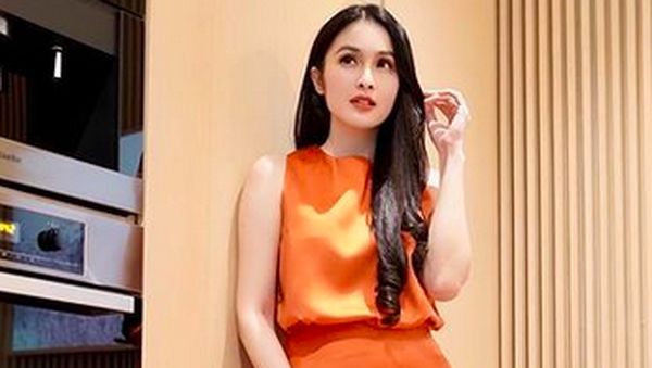 9 Potret Dapur Mewah Sandra Dewi, Tempat Favorit Buat OOTD