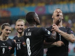 Selebrasi Gol Austria Berujung Alaba Cekik Mulut Arnautovic!