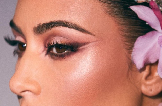 Double Wings Eyeliner/instagram.com/kimkardashian Double Wings Eyeliner