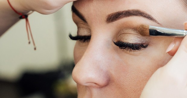5 Eye Makeup Hacks yang Harus Dicoba