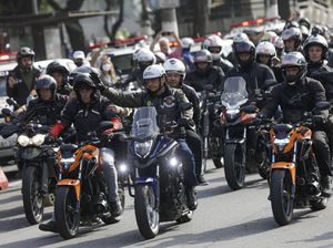 Hendak Hadiri Rapat, Presiden Brasil Konvoi Motor Bareng Pendukung Hendak Hadiri Rapat, Presiden Brasil Konvoi Motor Bareng Pendukung