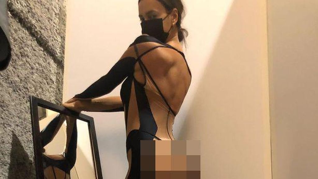 5 Potret Seksi Irina Shayk Pakai Baju Transparan, Seperti Tak Berbusana